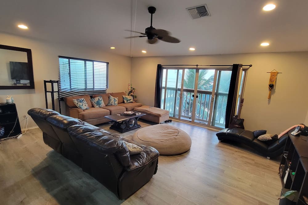 Kaneohe House | Kualoa Oceanfront Paradise