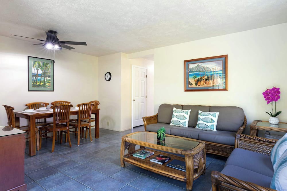 Historic Kailua Village House | Surf & Racquet Club #24 New Beds, New You!