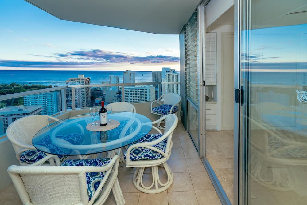Kaimuki Condo | Ocean & Diamond Head Views Condo by Waikiki Beach at Diamond Head Vista