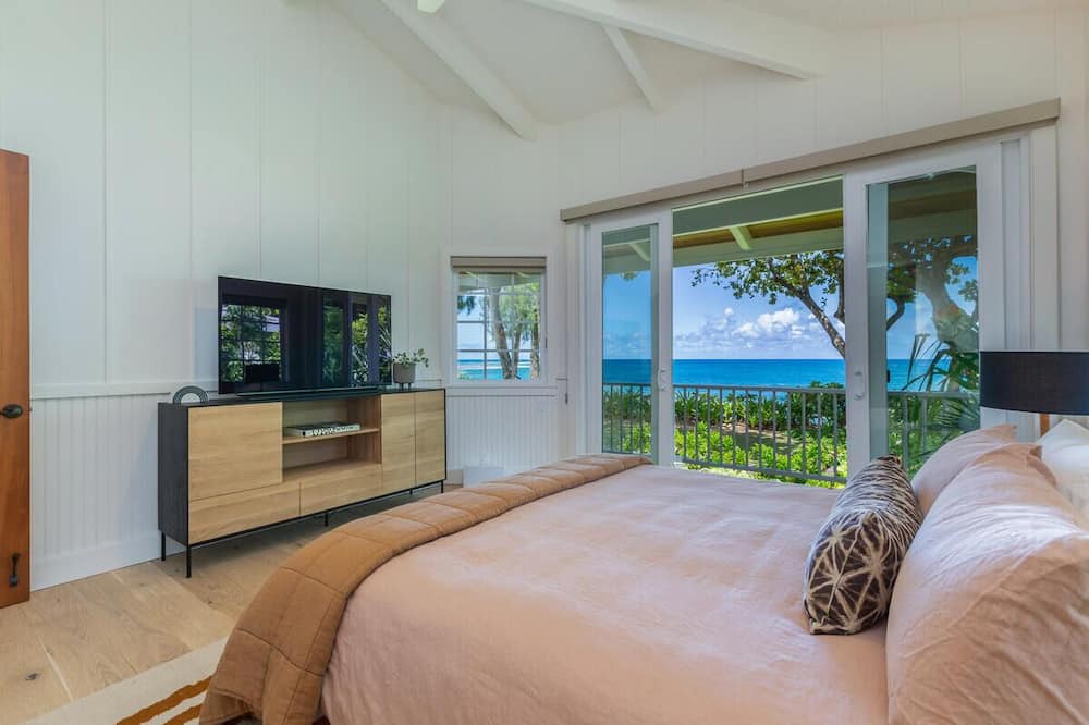 Wainiha House | Modern Beachfront Estate near Tunnels, Sleeps 12