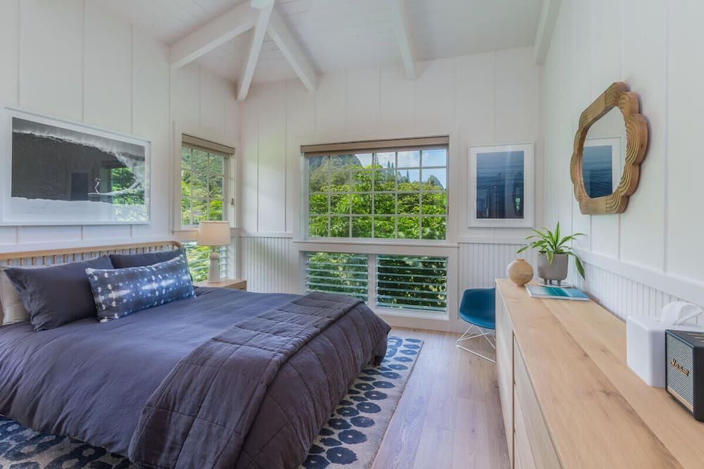 Wainiha House | Modern Beachfront Estate near Tunnels, Sleeps 12