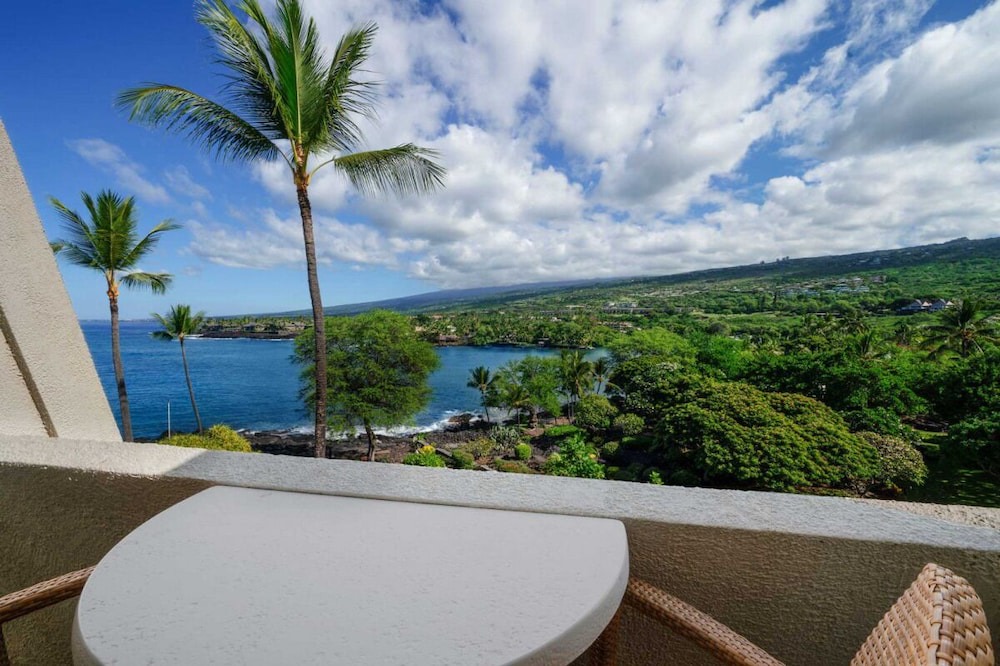 Keauhou House | Ultimate Adventure in Hawaii! Spectacular Dining Options, Close to Honl’s Beach