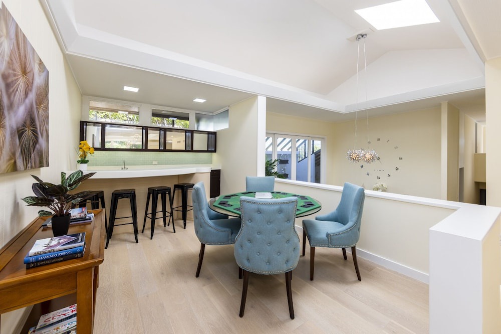 Kahala House | Beautiful 4bed room house by Diamond head (30 Nights Minimum Stay)