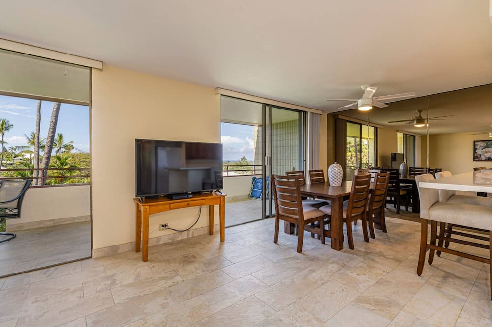Kahaluu Bay Hotel | Big Island White Sands Village by Coldwell Banker Island Vacations