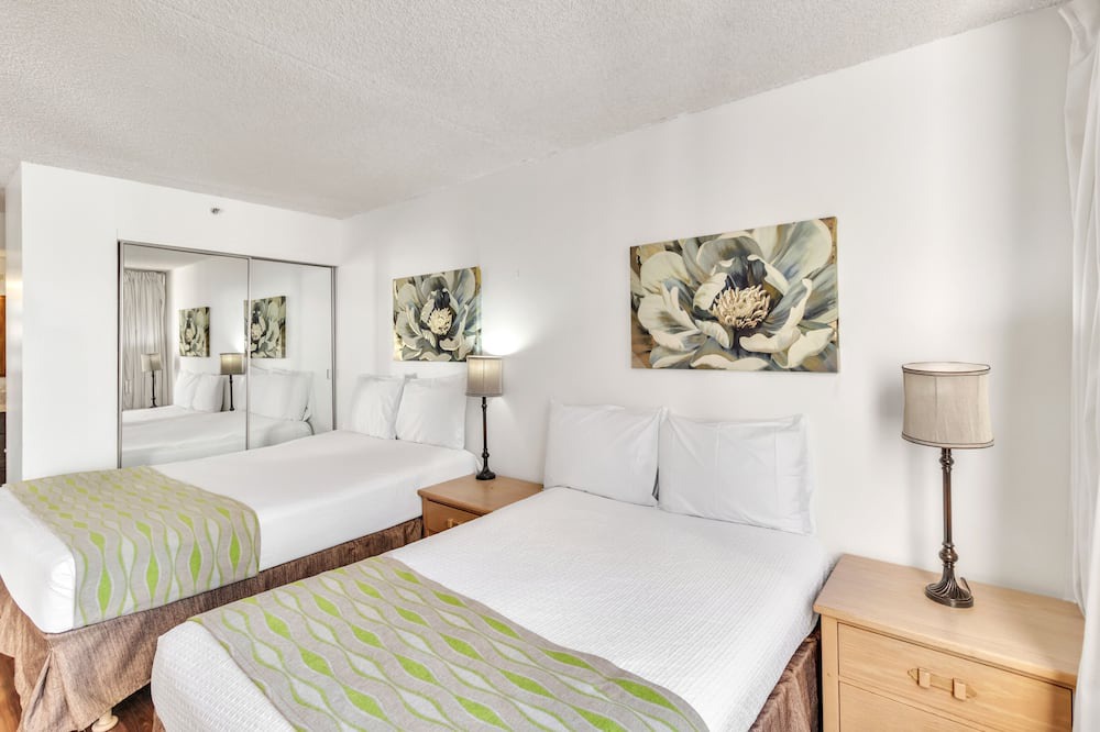 Waikiki Condo | 19th Floor Condo with Lanai & Sea Views - FREE Parking!