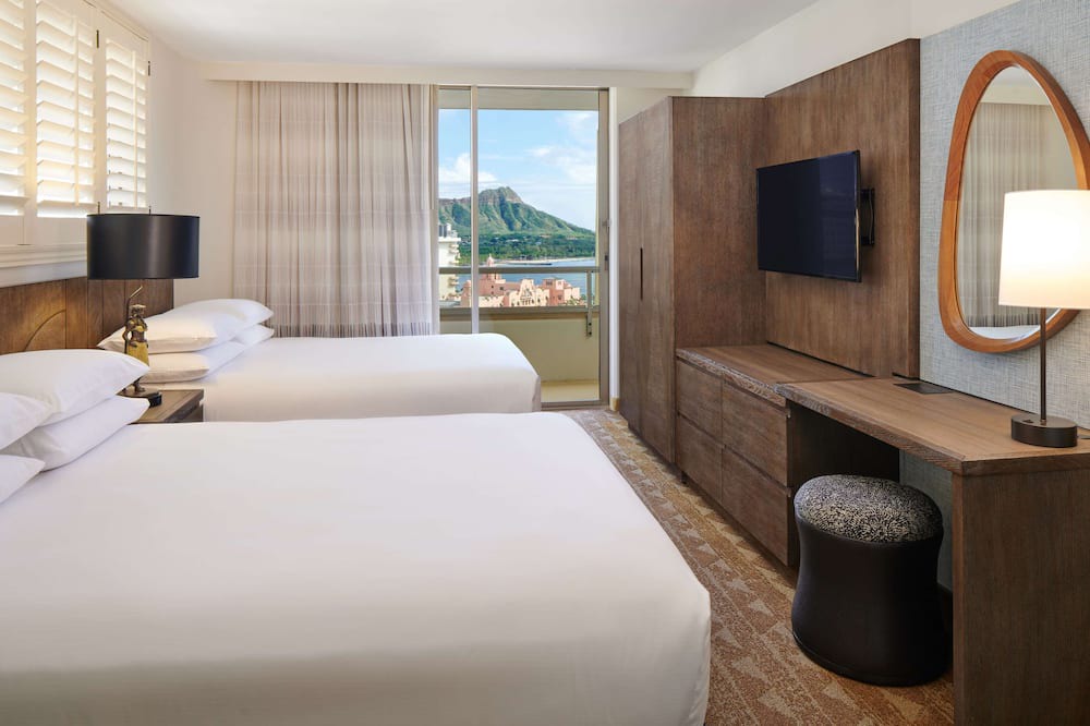 Waikiki Resort | Embassy Suites by Hilton Waikiki Beach Walk