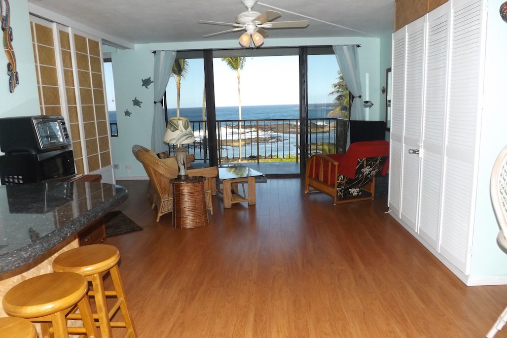 Hilo Condo | Oceanside Delight, on Hilo beach , 180 degree VIEWS !!!