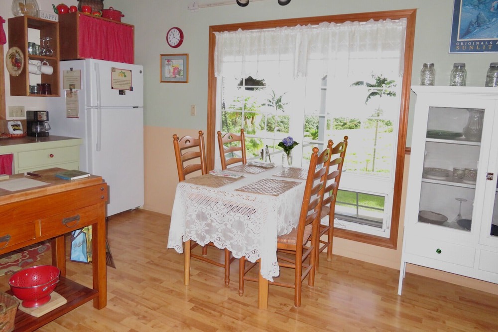 Papaikou Cottage | ~Pu'u~ Moi Country Cottage