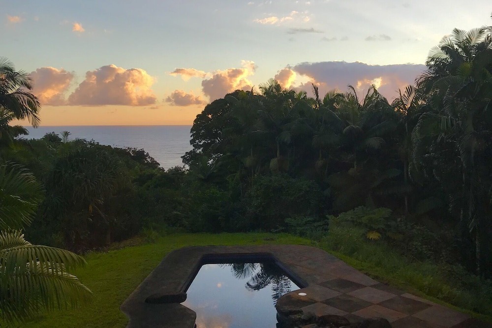 Papaikou House | Incredible Oceanview Studio Home