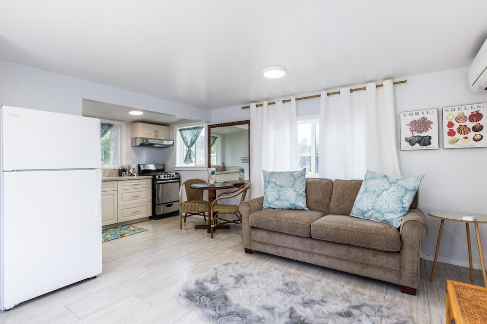 Waialee Cottage | Charming Cottage across the street from beach and walking distance to Haleiwa!