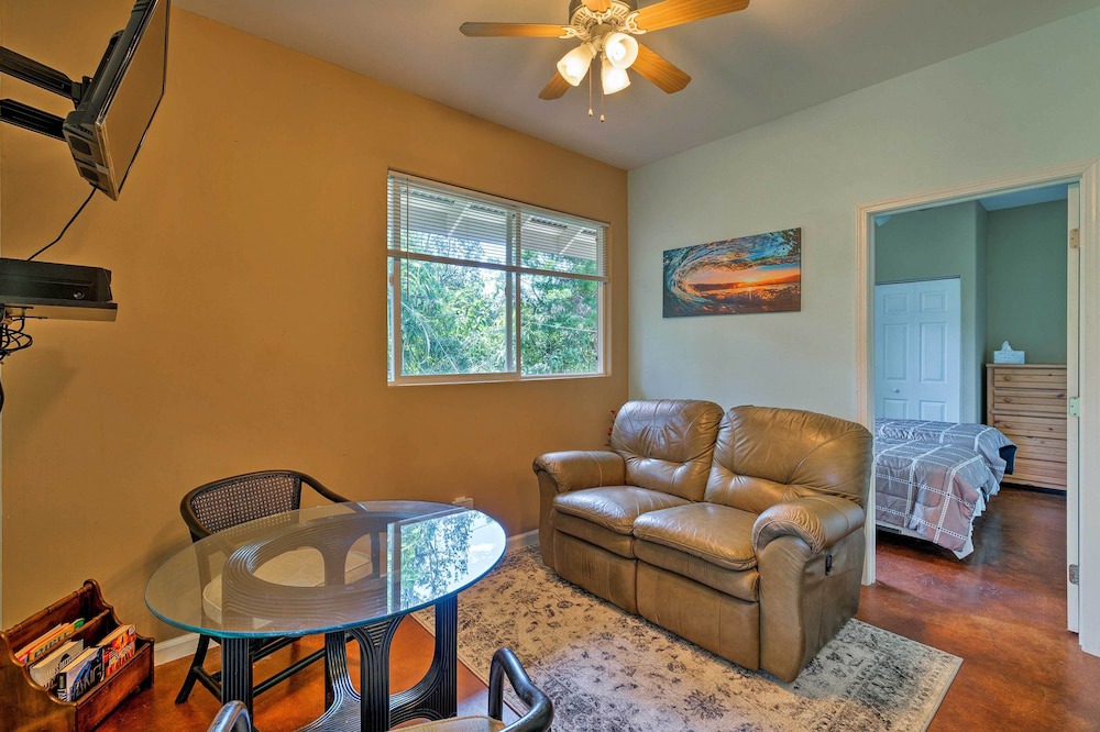Keaau House | Quiet Tropical Escape w/ Lanai - < 1 Mi to Beach!