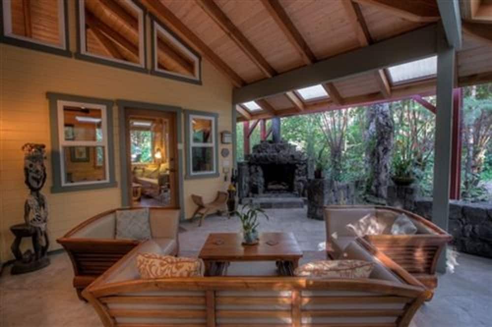 Volcano Bed & Breakfast | Volcano Mist Cottage
