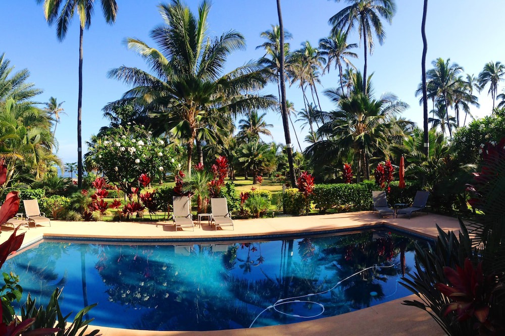 Kahului Villa | Beach Villa with large Pool, Perfect for Kiters & Windsurfers, Families