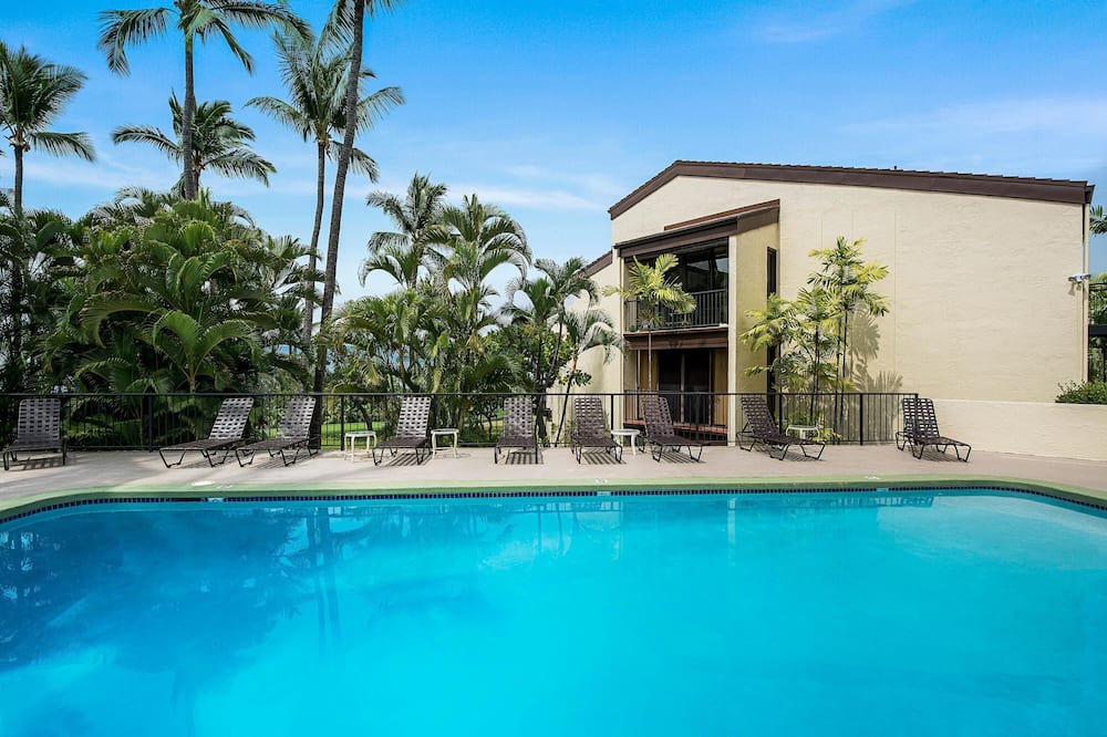 Historic Kailua Village Condo | Country Club Villas#115