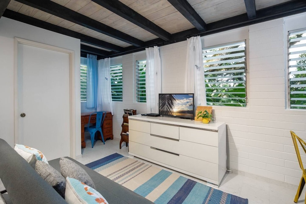 Kaneohe Apartment | Hale Ulula'au - A peaceful forest retreat