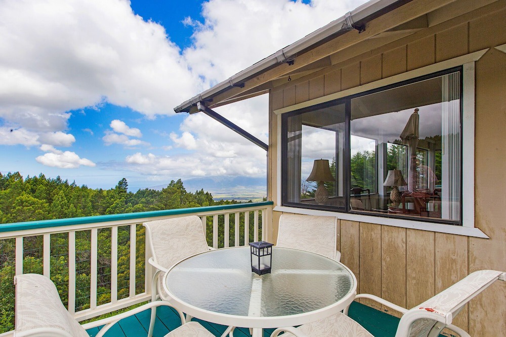 Kula Cottage | Private Home with Pool & Fruit Trees, on the Way to Haleakala National Park!