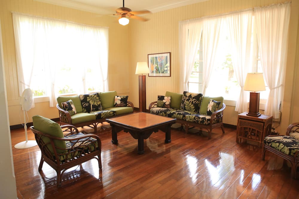 Waimea House | Historic Oceanfront Plantation Home
