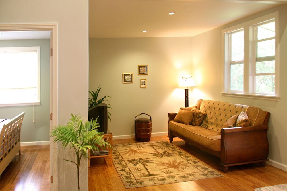 Hawi Cottage | Hawi peaceful, spacious Garden Cottage- your home away from home