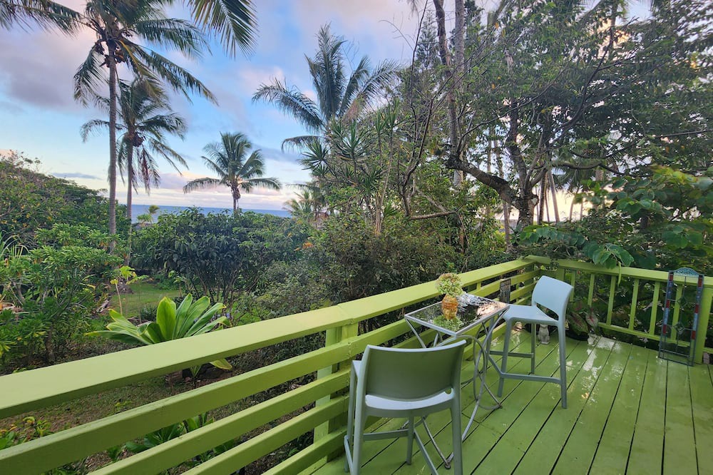 Kalapana Bed & Breakfast | Ma'ukele Lodge