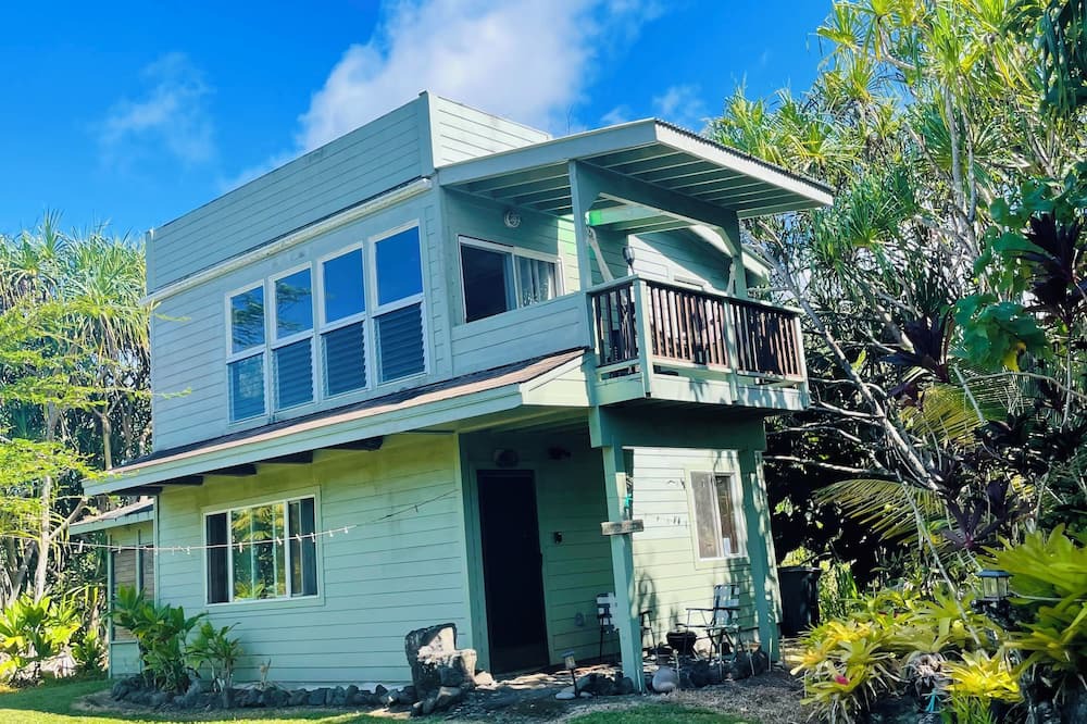 Waa Waa House | Hikina Shore Getaway. nA Coastal+Jungle Stay