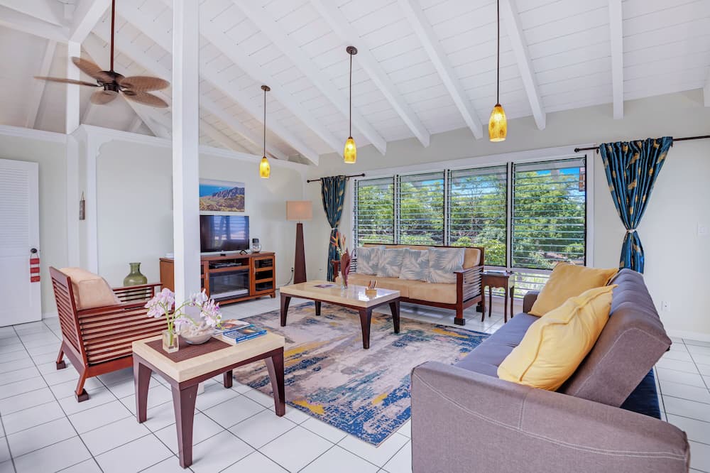 Kahaluu Bay House | Big Island Retreat