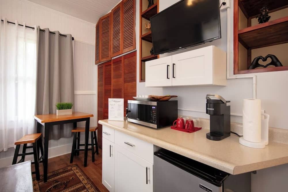 Volcano Apartment | Aloha Junction Guesthouse suites, Stay and explore Kilauea Volcano