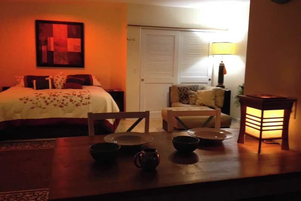 Kamuela House | Banana Hale Garden Oasis Studio