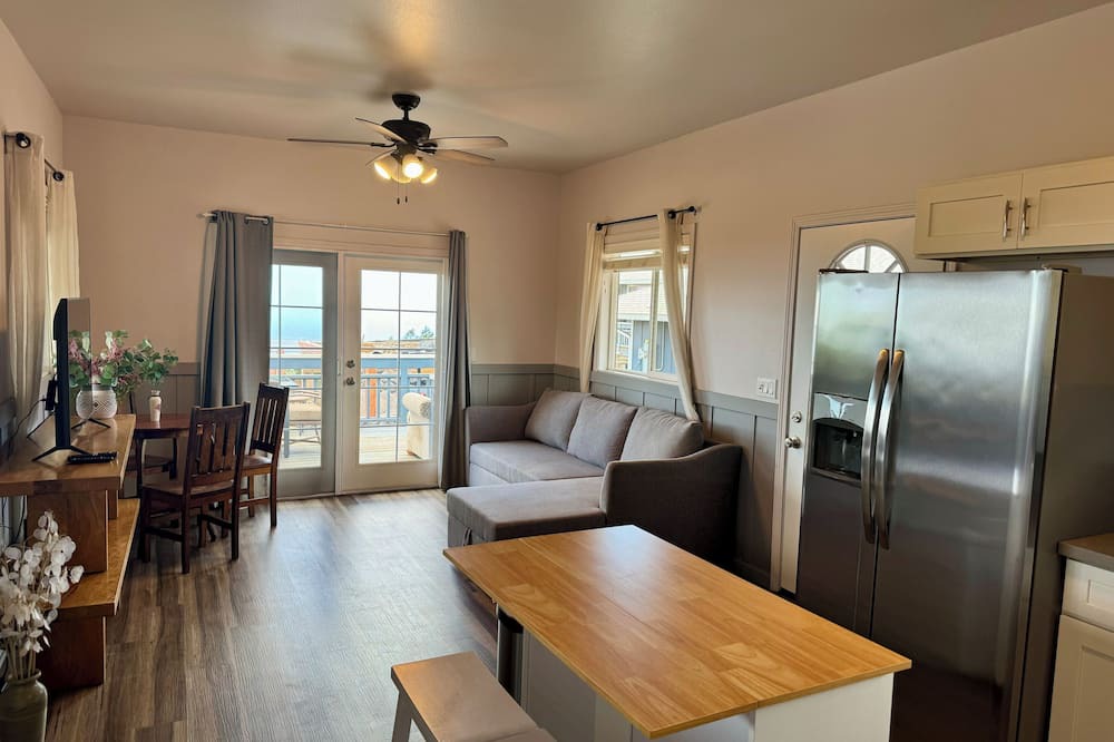 Kula House | Maui Sunset - 2 bedroom cottage, sleeps 6