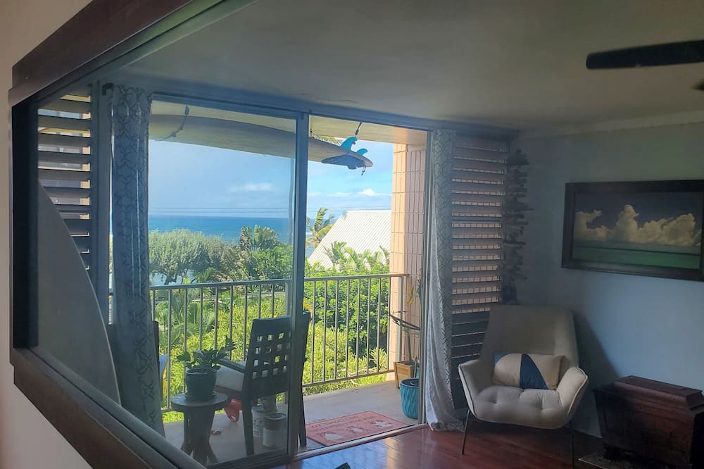 Mokuleia Apartment | North Shore Ocean and Mountain Views Steps to Aweoweo Beach Park Pet friendly