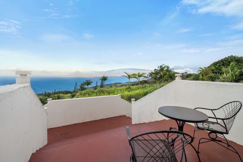 Wailuku House | Large House on Maui