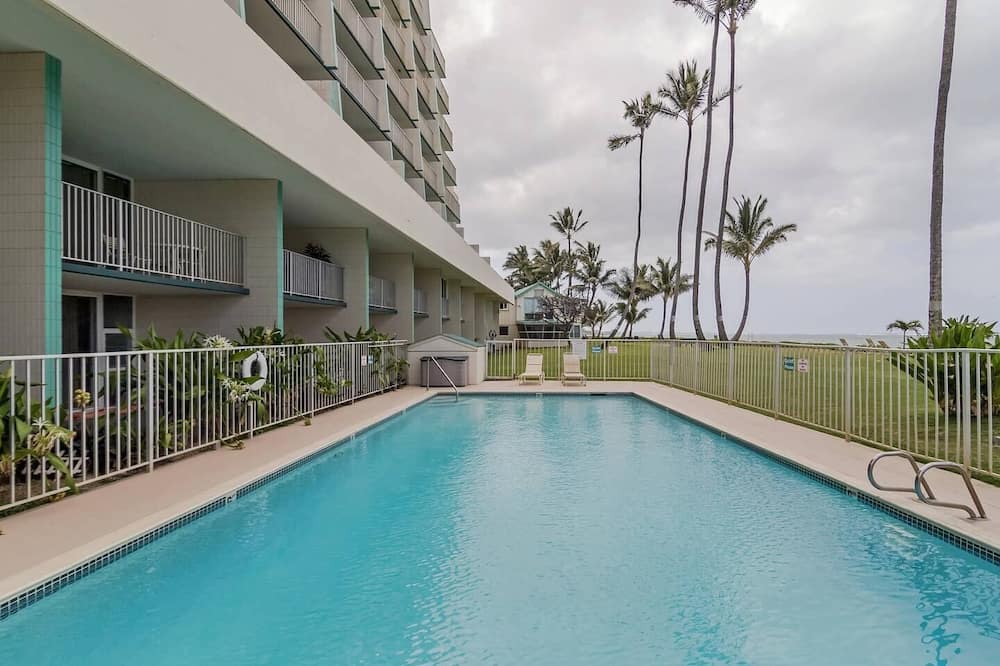 Punaluu Apartment | Palm Beachfront | Amazing view, Pool, beach gear