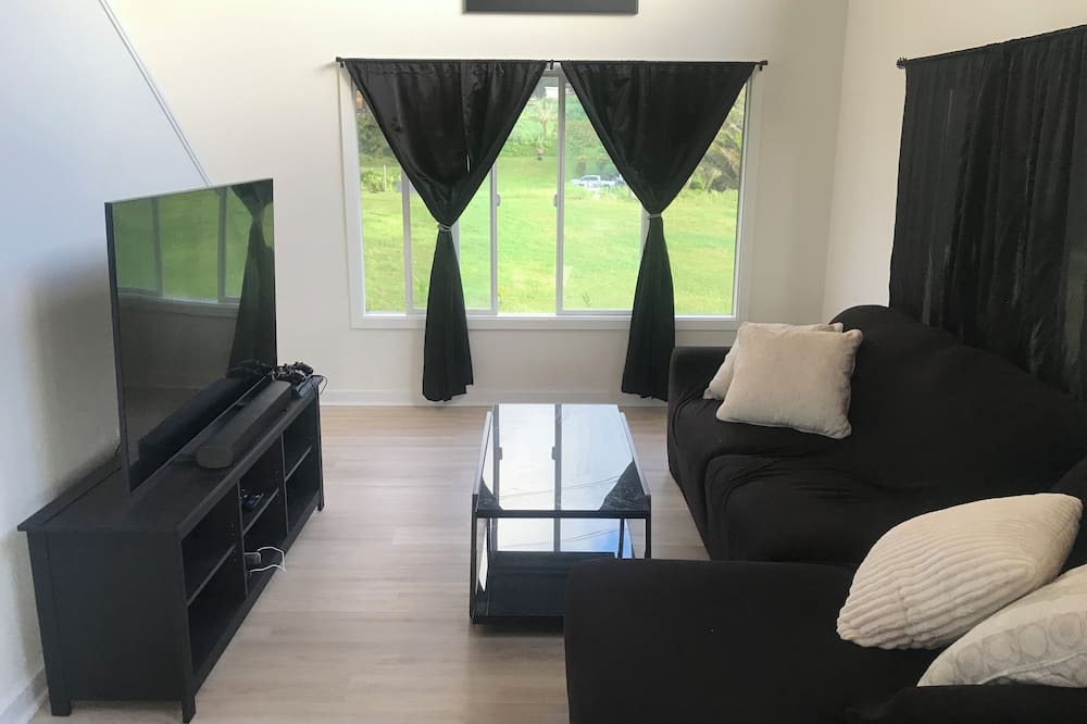 Makapala House | Hawaii country getaway close to Pololu Valley Lookout & Keokea Beach Park.