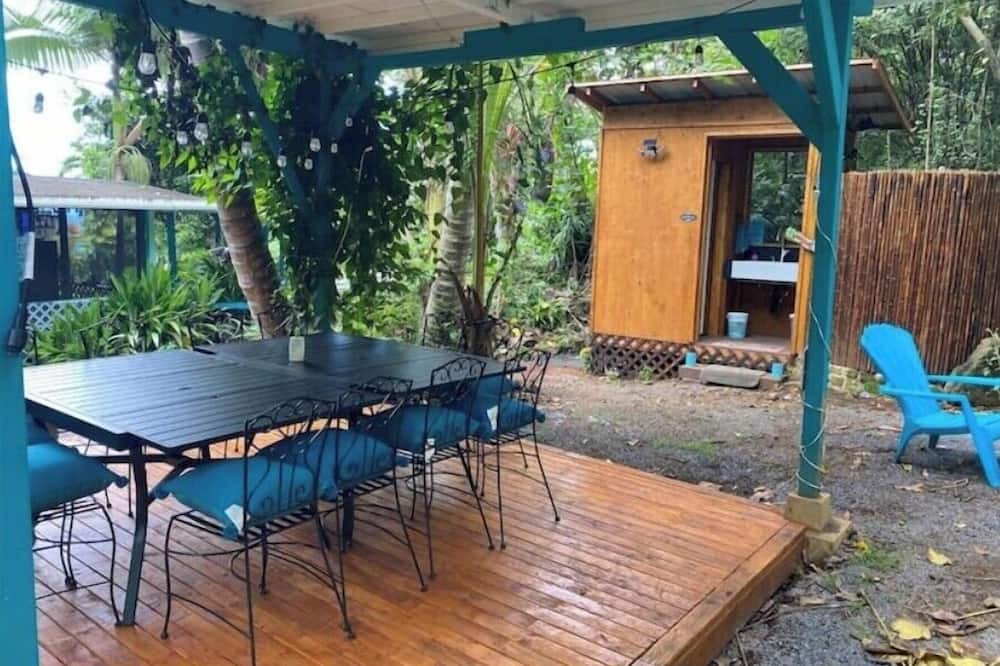 Kealakekua Cabin | Jungle Geodome with private bathroom, deck, and garden.n