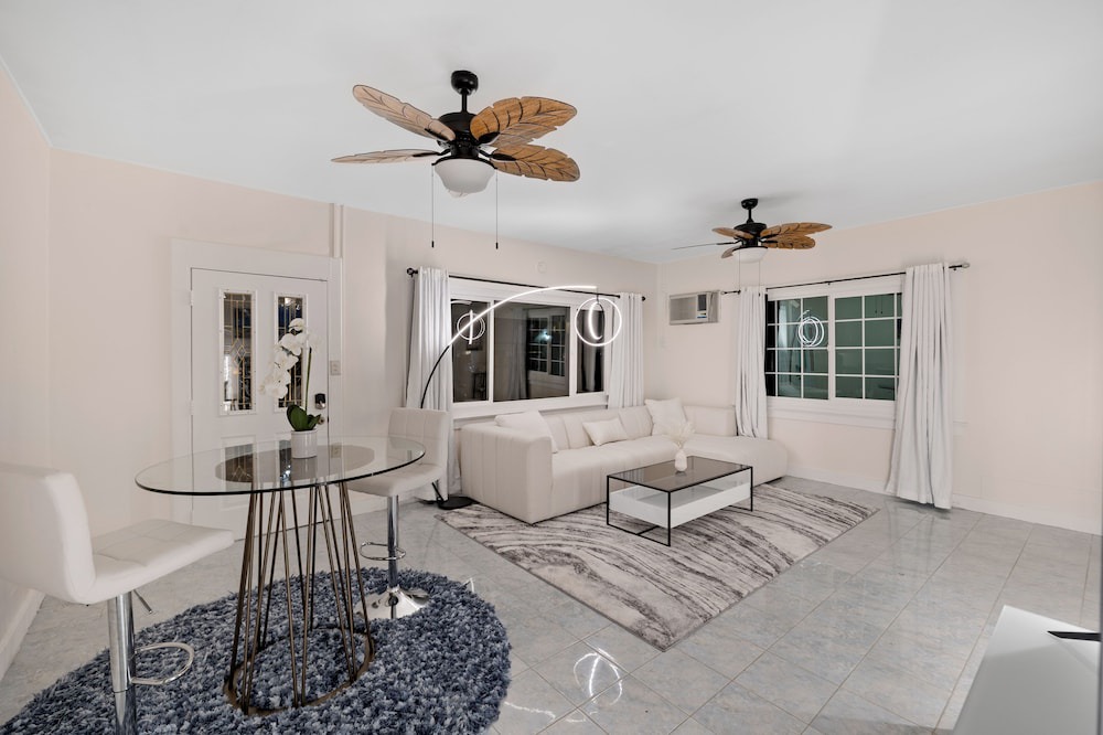 McCully - Moiliili House | Charming 4BR/2BA Hawaii House - Ideal for Families, Close to Attractions