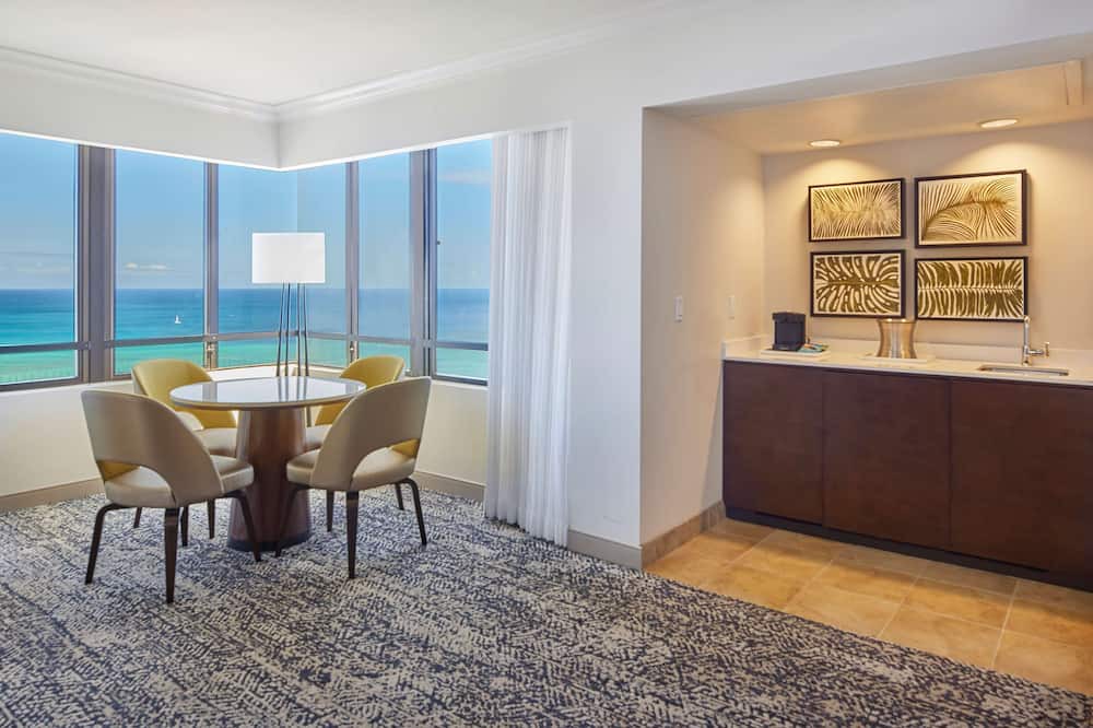 Waikiki Resort | Hilton Hawaiian Village Waikiki Beach Resort