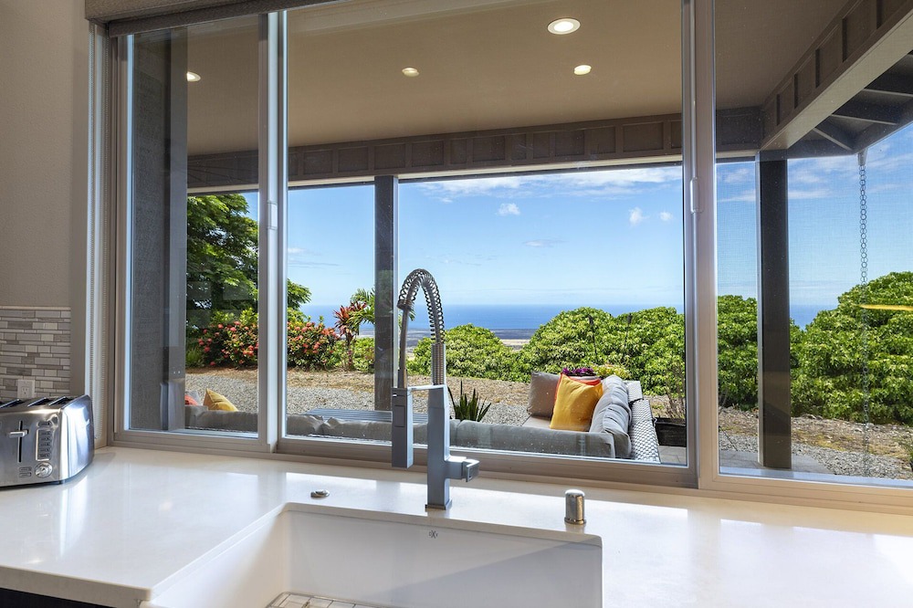 Kalaoa House | Impressive and Secluded 4 BDR Big Island Estate with Ocean Views
