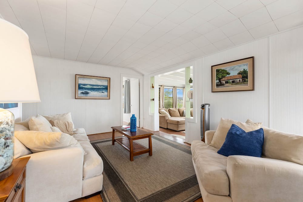 Ewa House | Ewa Beachfront Cottage: Beachfront w/Yard & Oceanviews - Your Nostalgic Aloha!