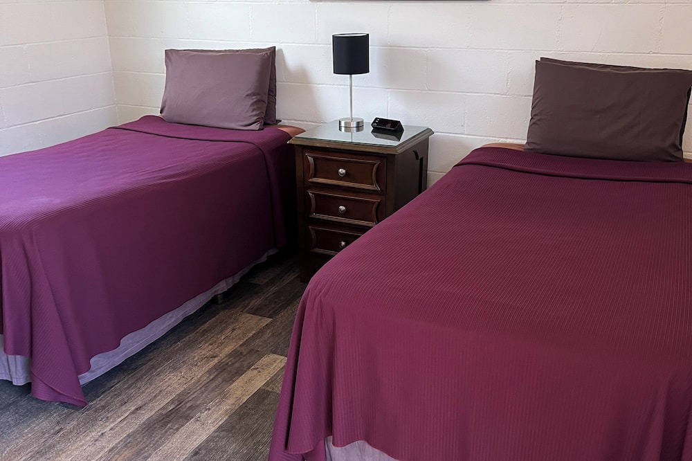Lihue Hotel | Tip Top Motel Cafe & Bakery