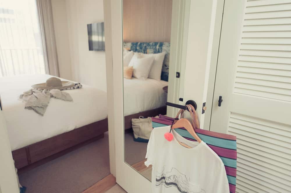Waikiki Hotel | The Surfjack Hotel & Swim Club