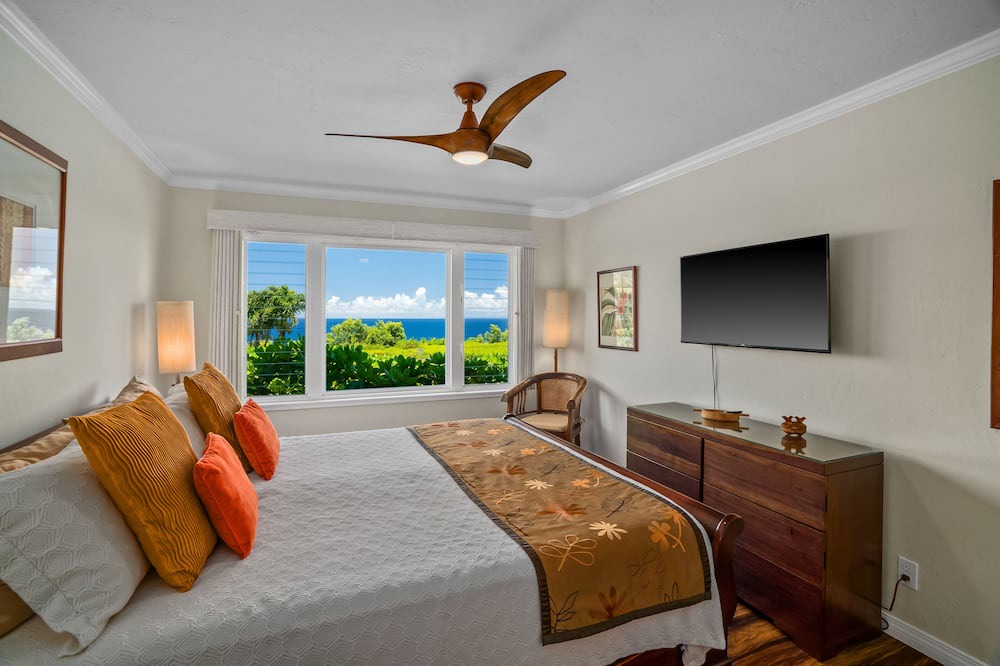 Princeville Condo | PRIVATE CORNER UNIT WITH SPECTACULAR OCEAN FRONT VIEWS