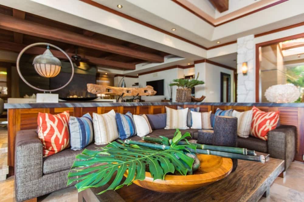Kahala House | Ultra Luxury Oceanfront 8 BD 8.5 BA Pool & Hot Tub in Diamond Head