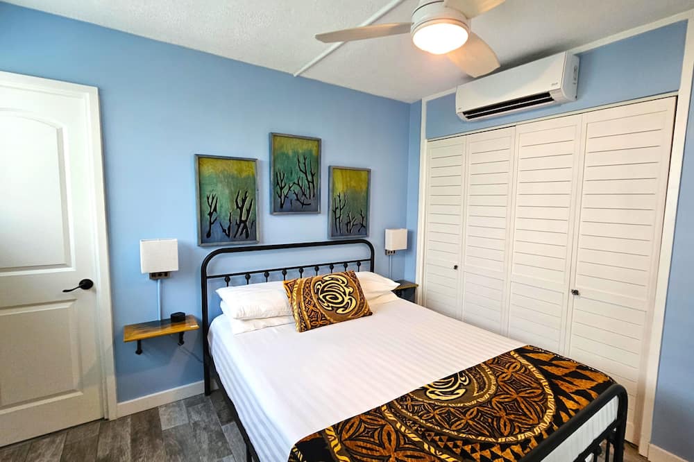 Waikiki Condo | Scandia 203 - Sleeps 6, Full Kitchen, Free Parking, and 1 Block to the Beach