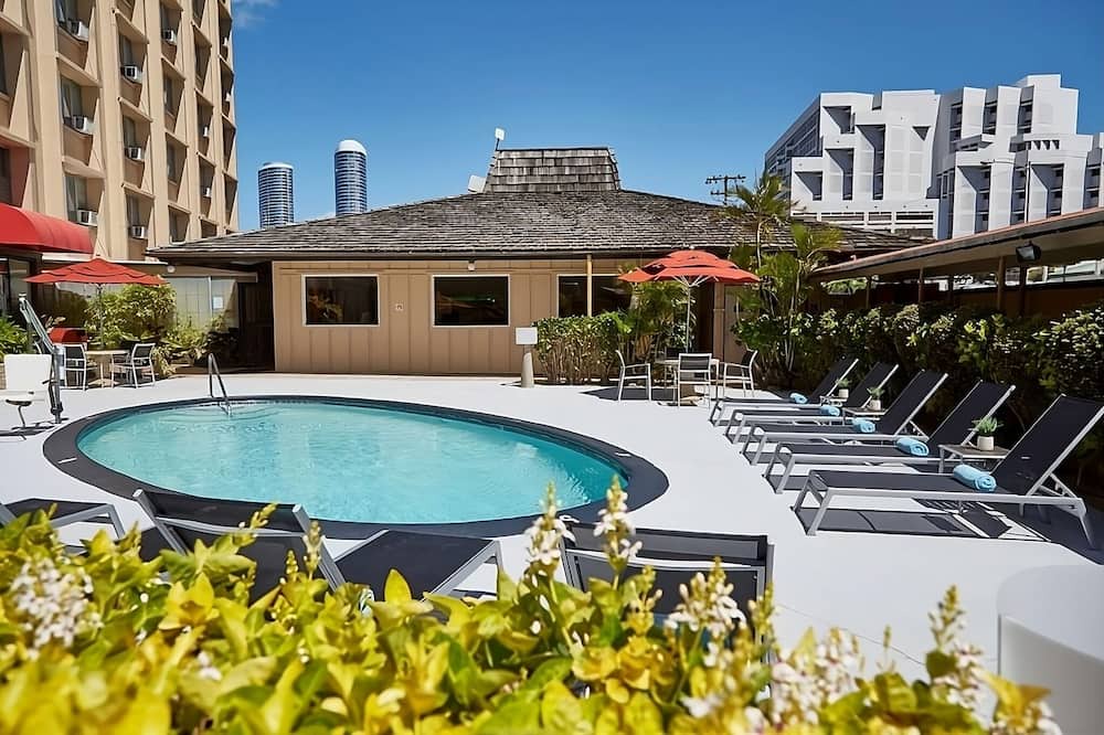 Ala Moana House | Family Retreat! 3 Great Units, Pet-Friendly, Onsite Pool, Near Great Lawn