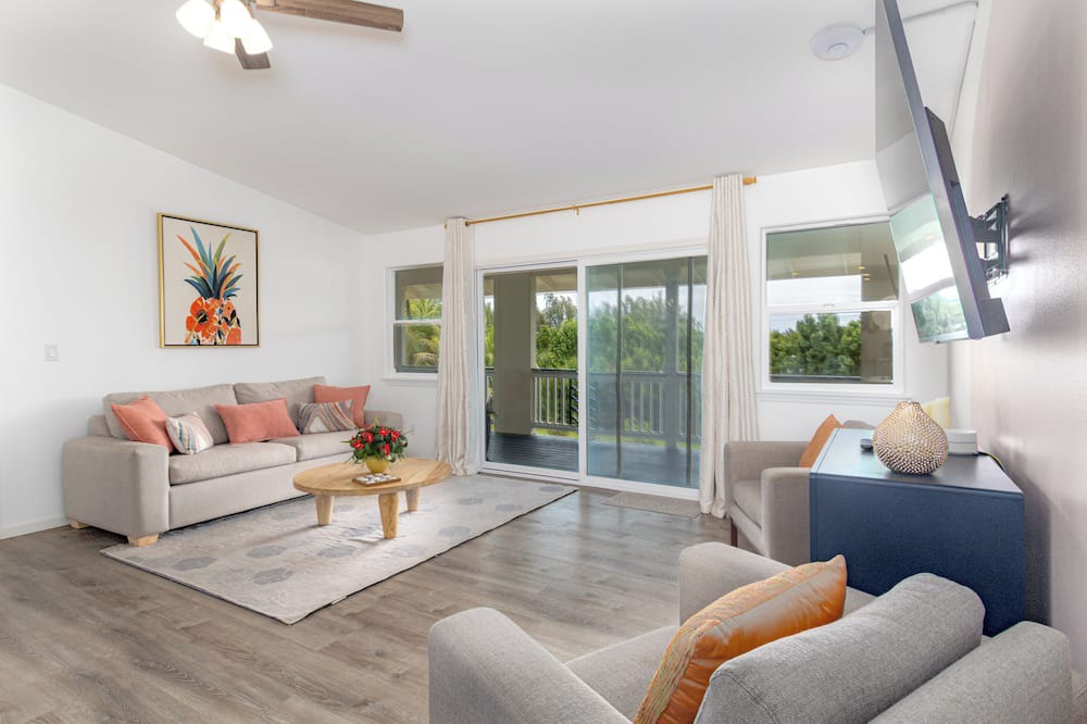 Keaau House | Moana Sunrise Villa- Resort-like pool, hot tub and A/C! This place has it all!