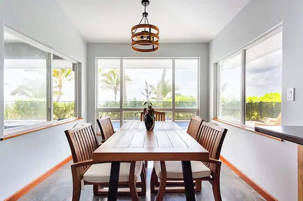 Keaau House | Two homes on the ocean with a private saltwater pool.