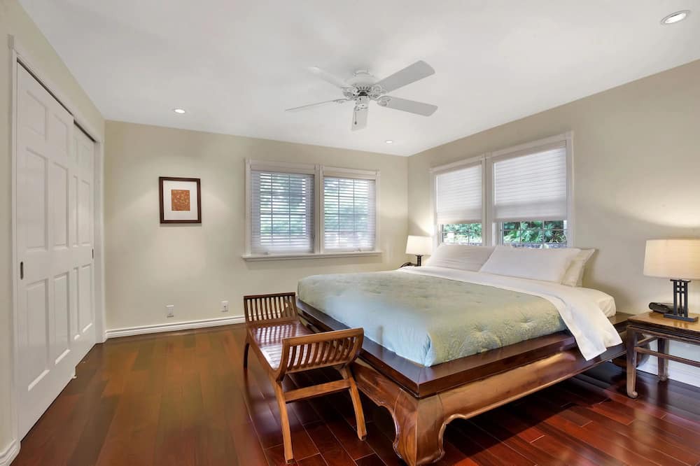 Kailua-Kona Bed & Breakfast | 6,500+sf Private Estate Hosted Bed & Breakfast w/4 King suites