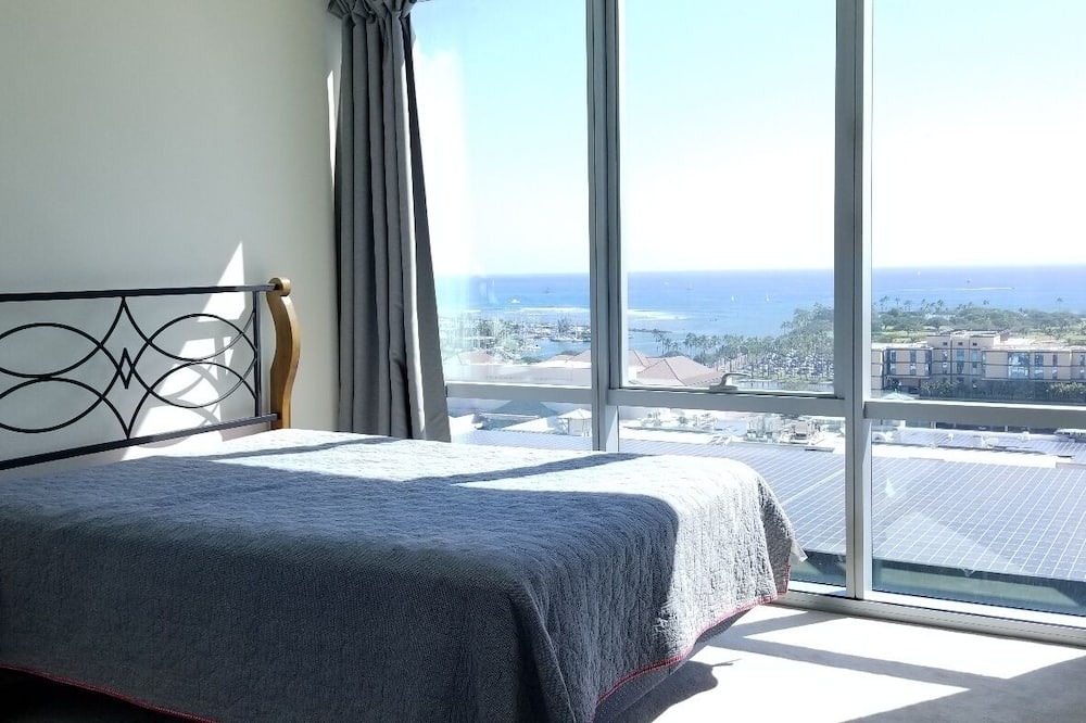 Ala Moana Condo | New condo with great ocean view and minute walk to shopping center
