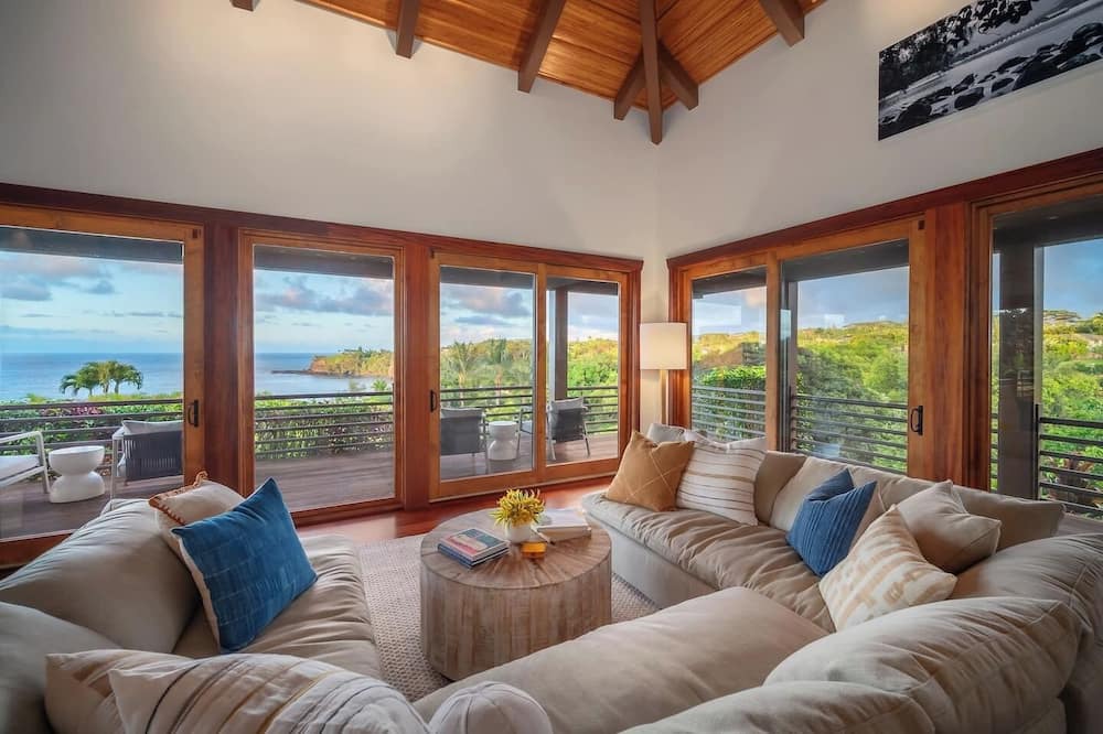 Kalihiwai House | Beautiful, large 5 bedroom house with pool and jacuzzi overlooking Kalihiwai Bay