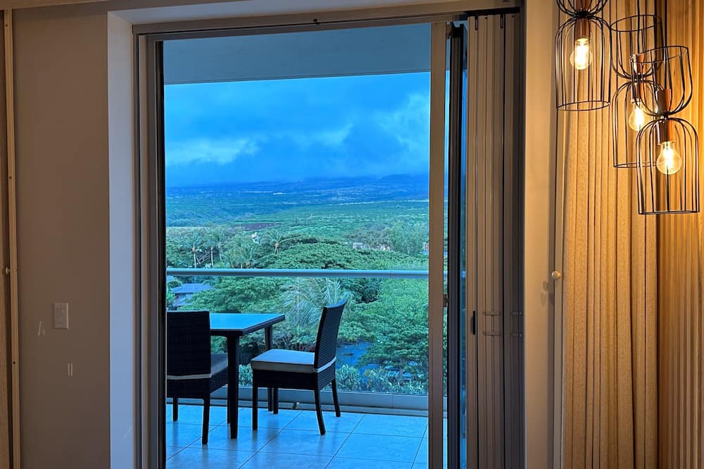 Honokowai Condo | 1 bedroom at Honua Kai Mountain view remodeled April 2023 King Bed, Central AC