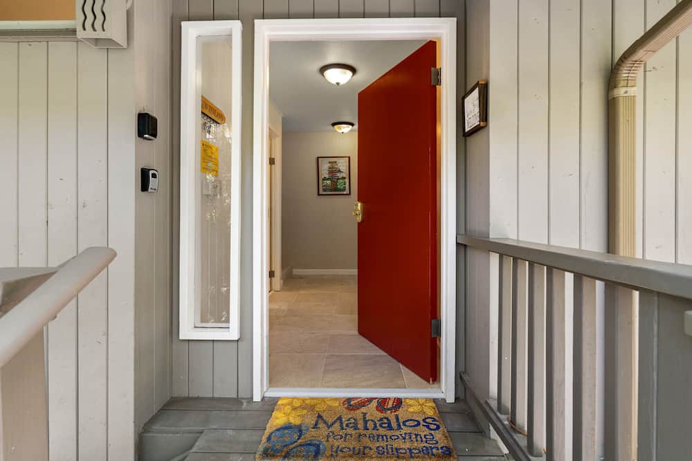 Kealakekua House | Halekii Sunset – Sweeping 180° Ocean Views | Newly Renovated Tropical Retreat